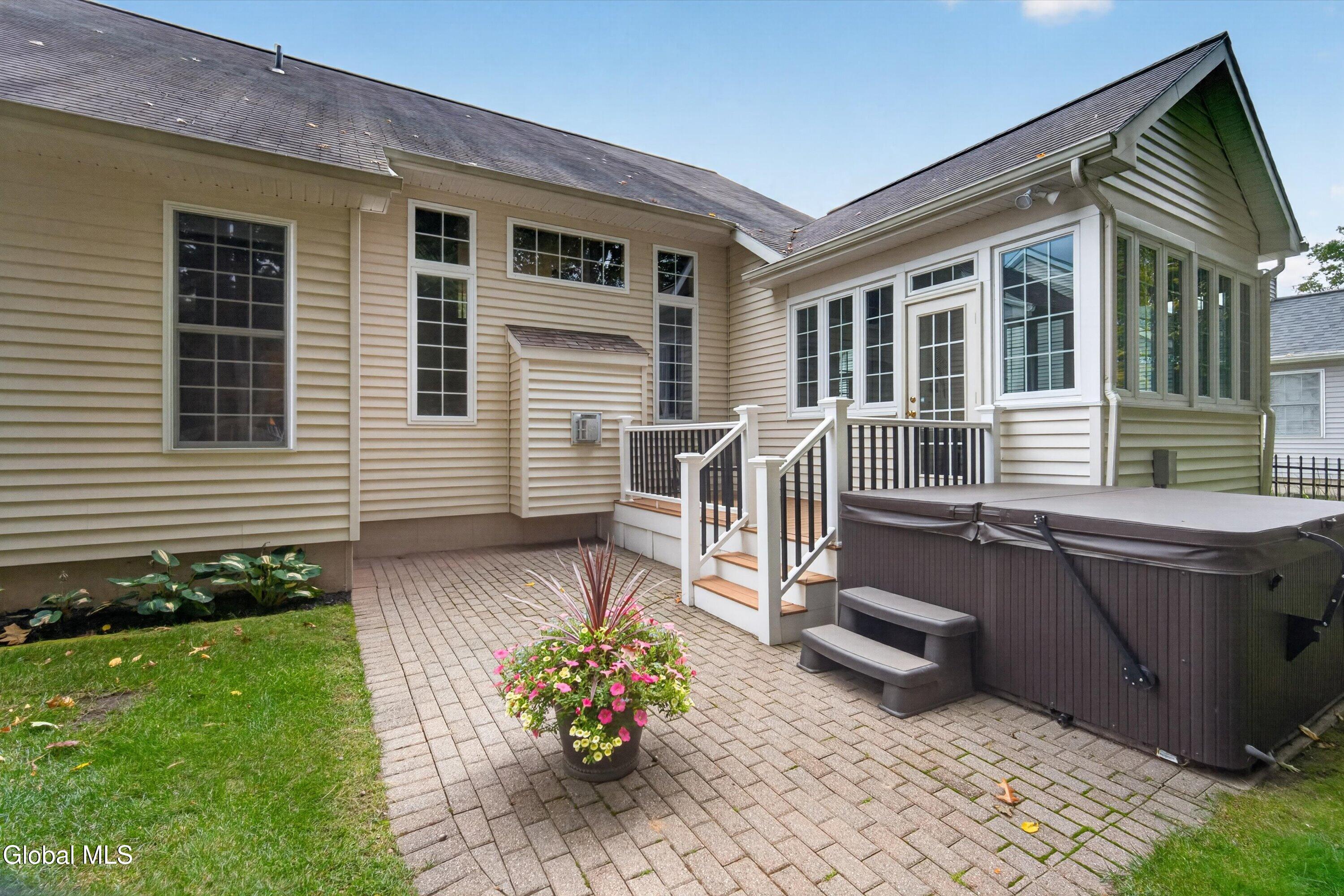 15 Julians Way Saratoga Springs NY 12866