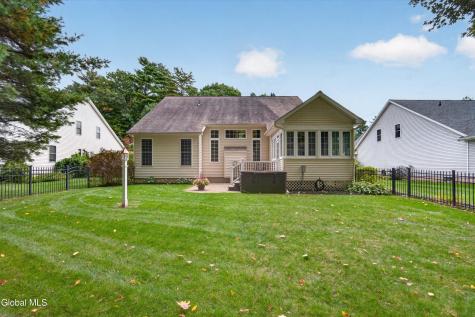 15 Julians Way Saratoga Springs NY 12866