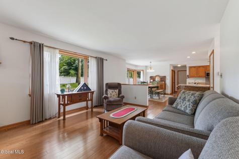 303 Partridgeberry Court Schenectady NY 12303