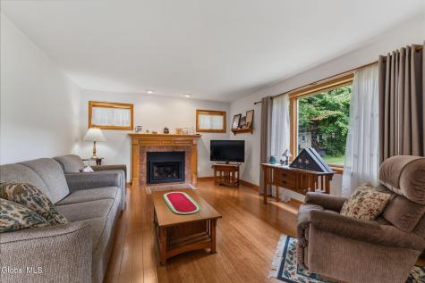 303 Partridgeberry Court Schenectady NY 12303