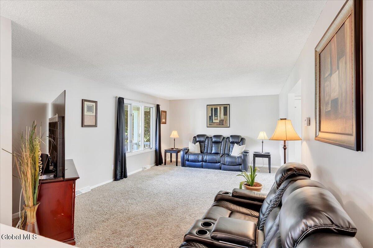 3007 Kirvin Lane Schenectady NY 12306