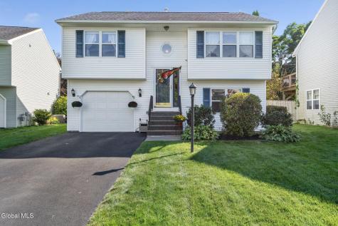 21 Wicken Square Colonie NY 12205