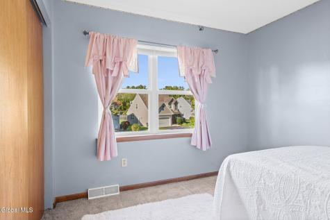 21 Wicken Square Colonie NY 12205