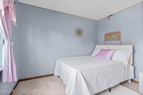 21 Wicken Square Colonie NY 12205