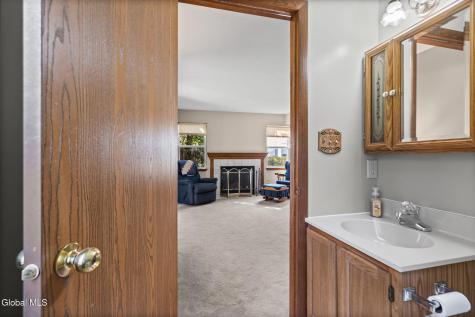 21 Wicken Square Colonie NY 12205