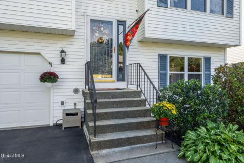 21 Wicken Square Colonie NY 12205