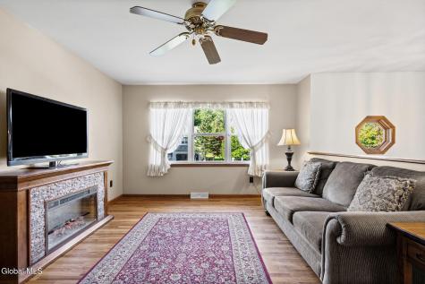 21 Wicken Square Colonie NY 12205