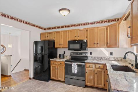 21 Wicken Square Colonie NY 12205