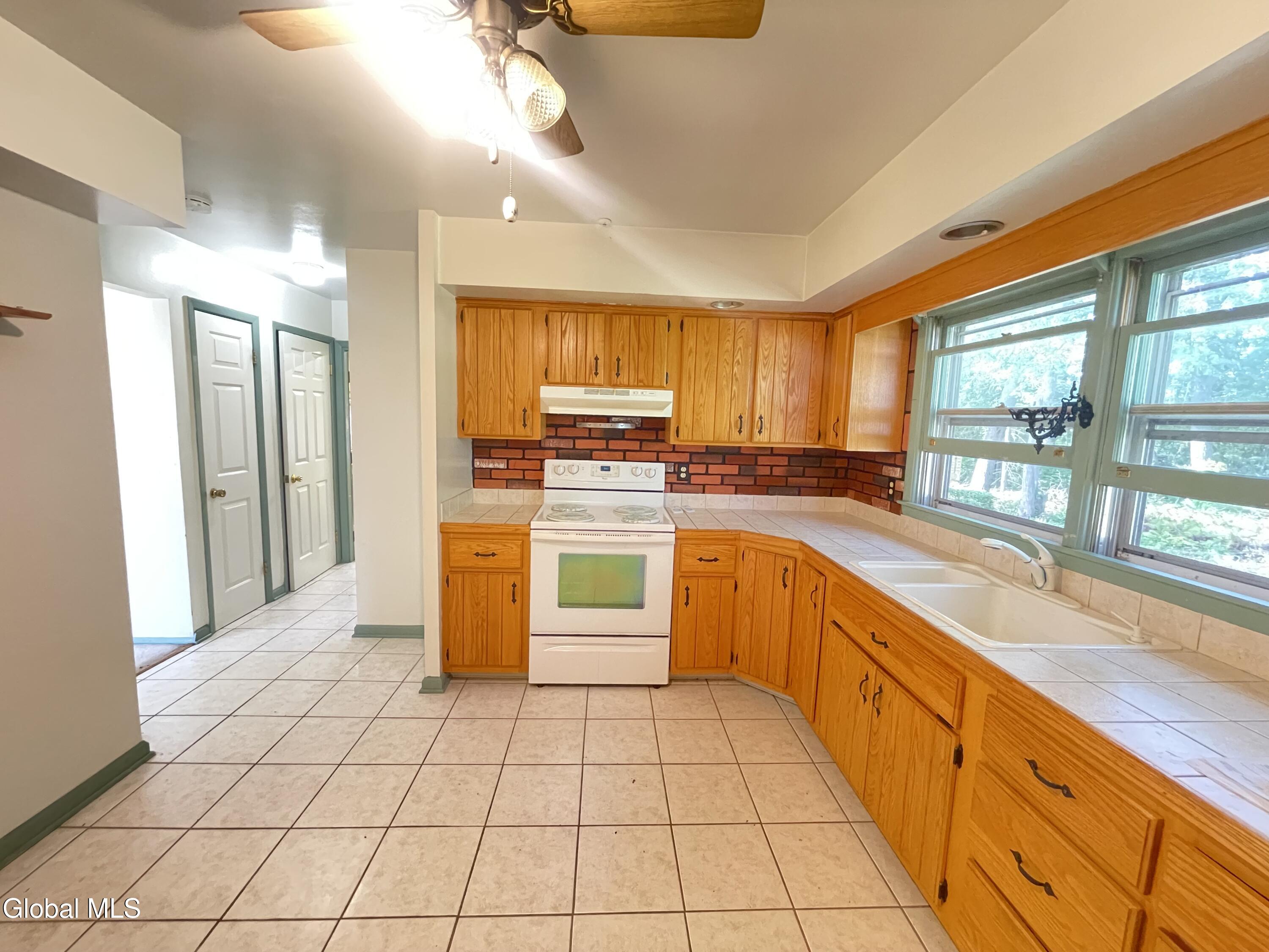 22 Farnam Place Albany NY 12205