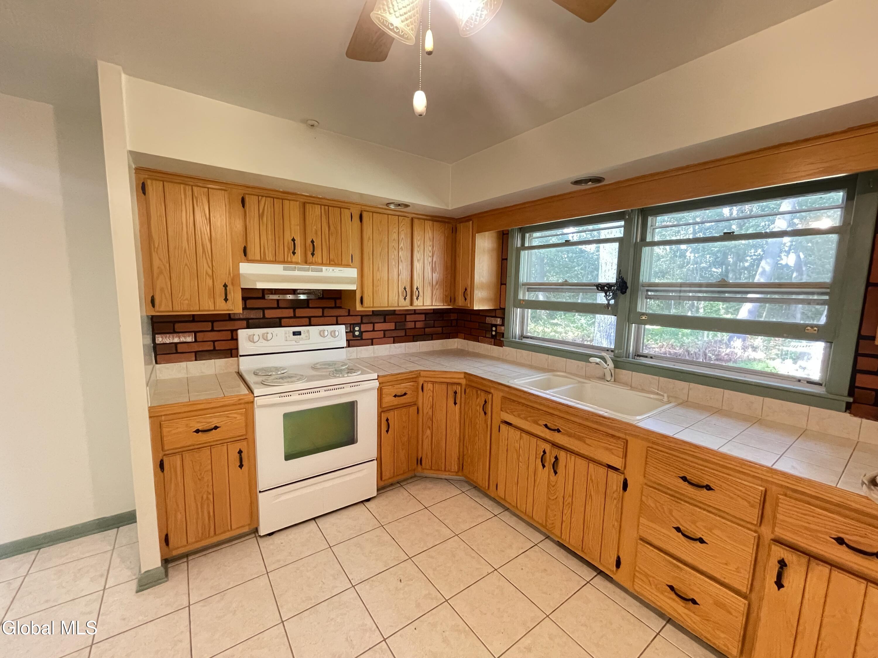 22 Farnam Place Albany NY 12205