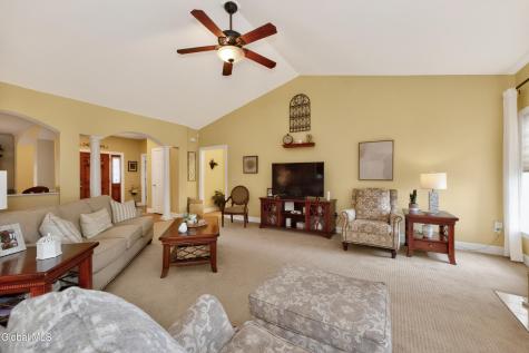 8 Addison Way Rexford NY 12148