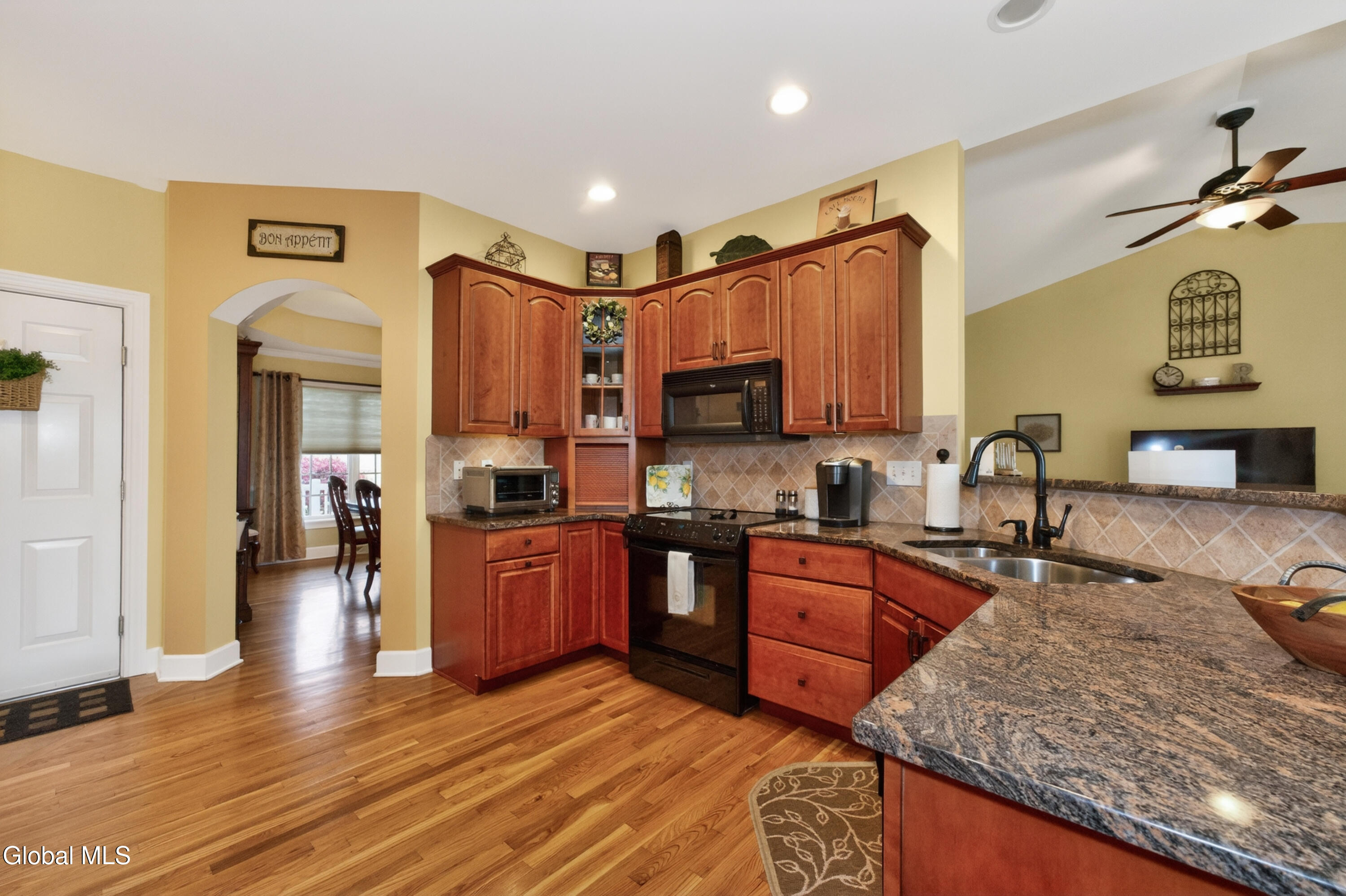 8 Addison Way Rexford NY 12148