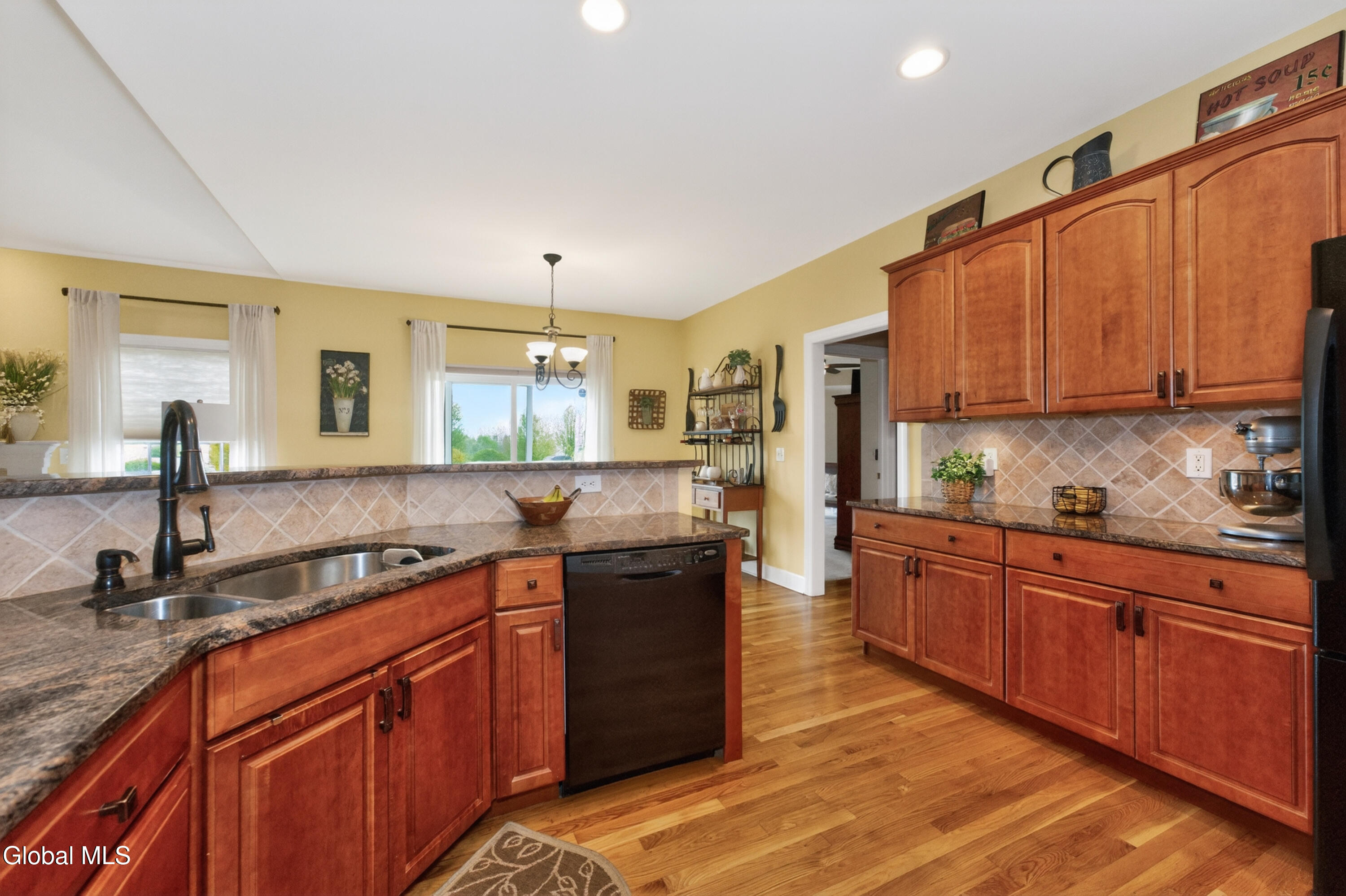 8 Addison Way Rexford NY 12148