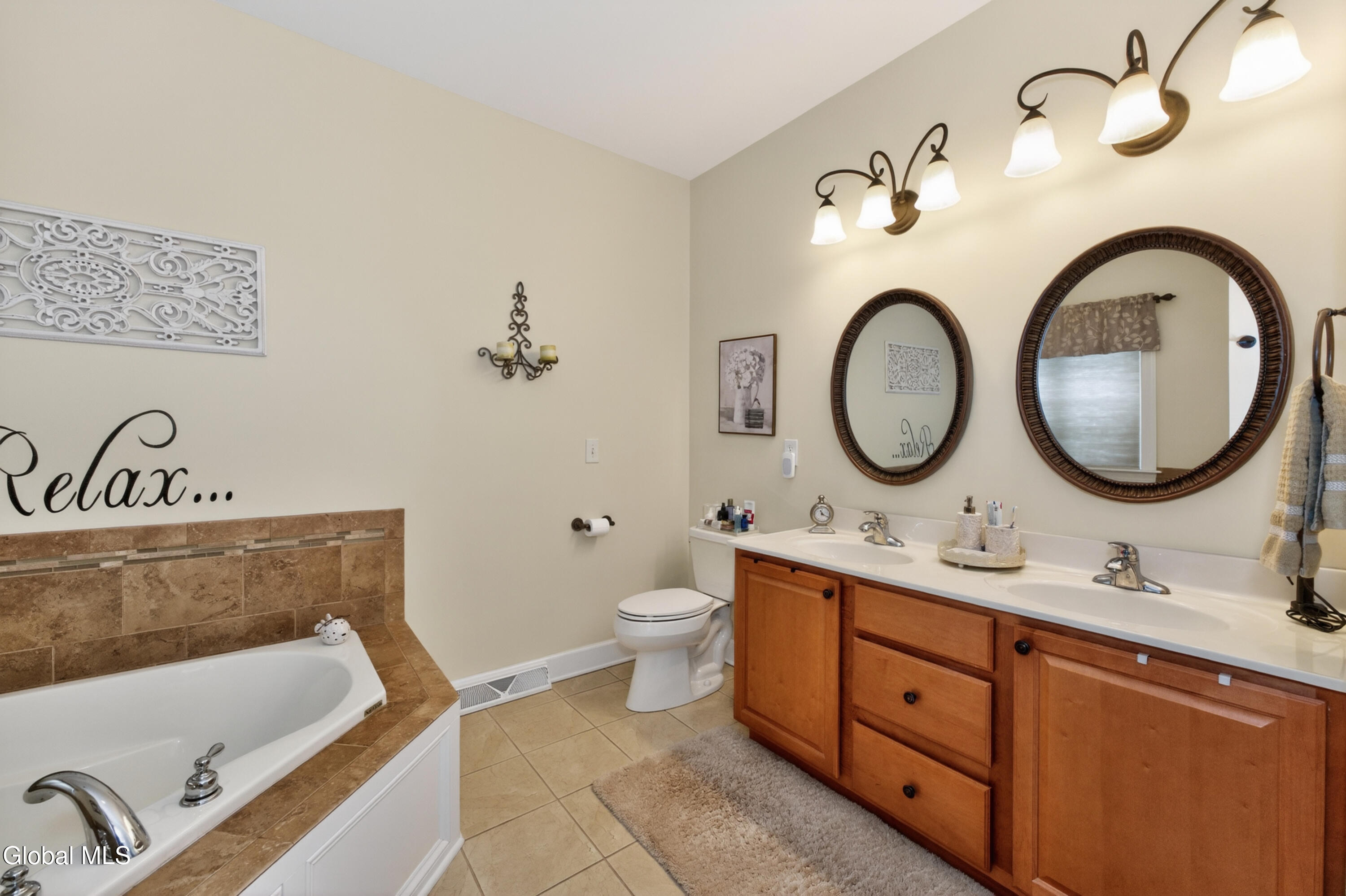 8 Addison Way Rexford NY 12148