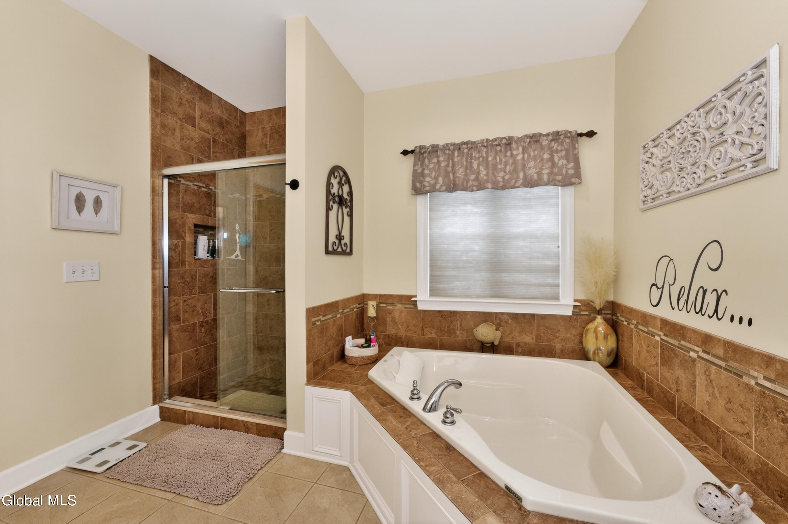 8 Addison Way Rexford NY 12148
