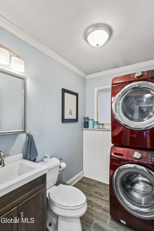 49 Devon Road Delmar NY 12054