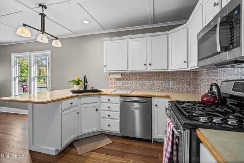 906 Draper Avenue Schenectady NY 12306