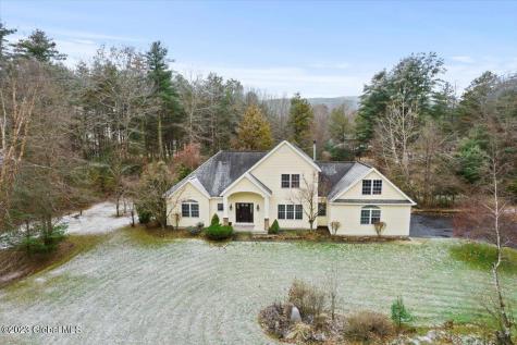 27 Briarhurst Drive Gansevoort NY 12831