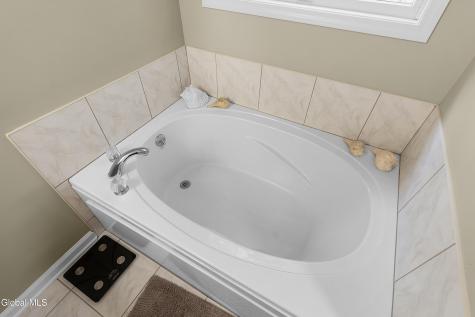 7 Castle Pines Clifton Park NY 12065