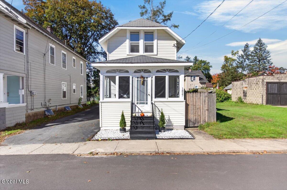 1827 8th Street Rensselaer NY 12144