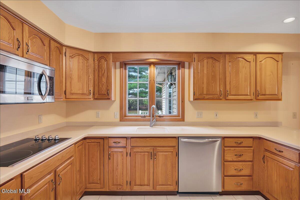 1058 Valerie Drive Schenectady NY 12309
