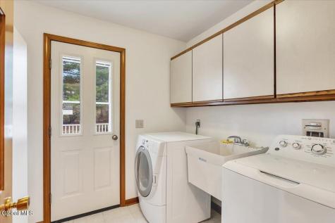 1058 Valerie Drive Schenectady NY 12309