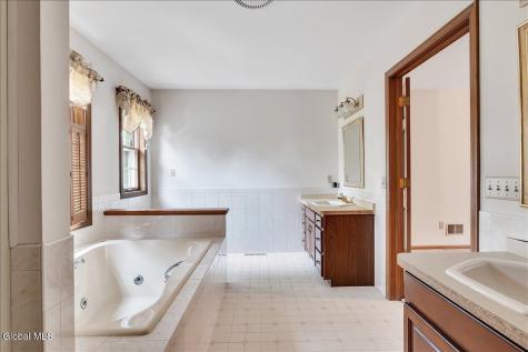 1058 Valerie Drive Schenectady NY 12309