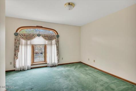 1058 Valerie Drive Schenectady NY 12309