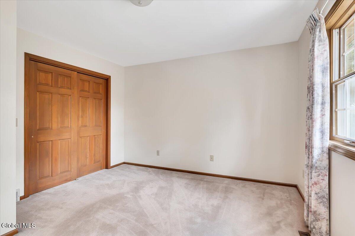 1058 Valerie Drive Schenectady NY 12309