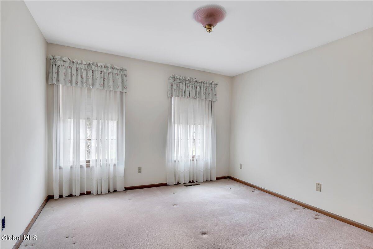 1058 Valerie Drive Schenectady NY 12309