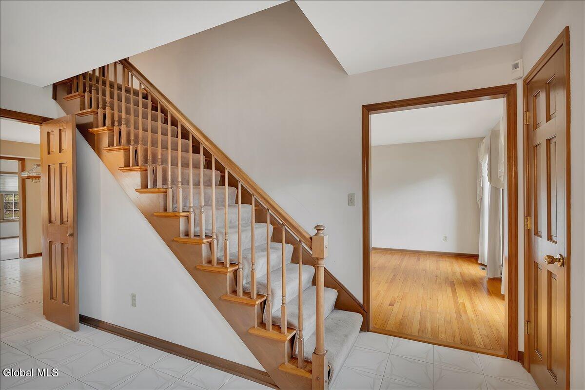 1058 Valerie Drive Schenectady NY 12309