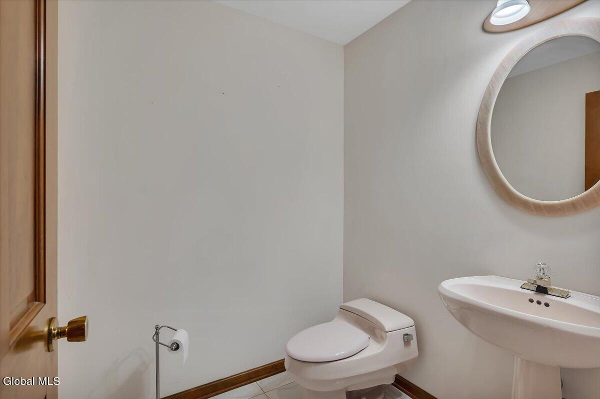1058 Valerie Drive Schenectady NY 12309