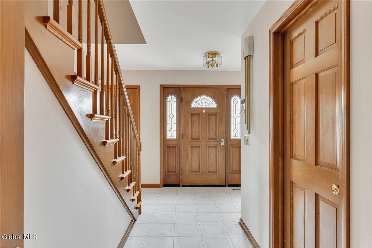 1058 Valerie Drive Schenectady NY 12309