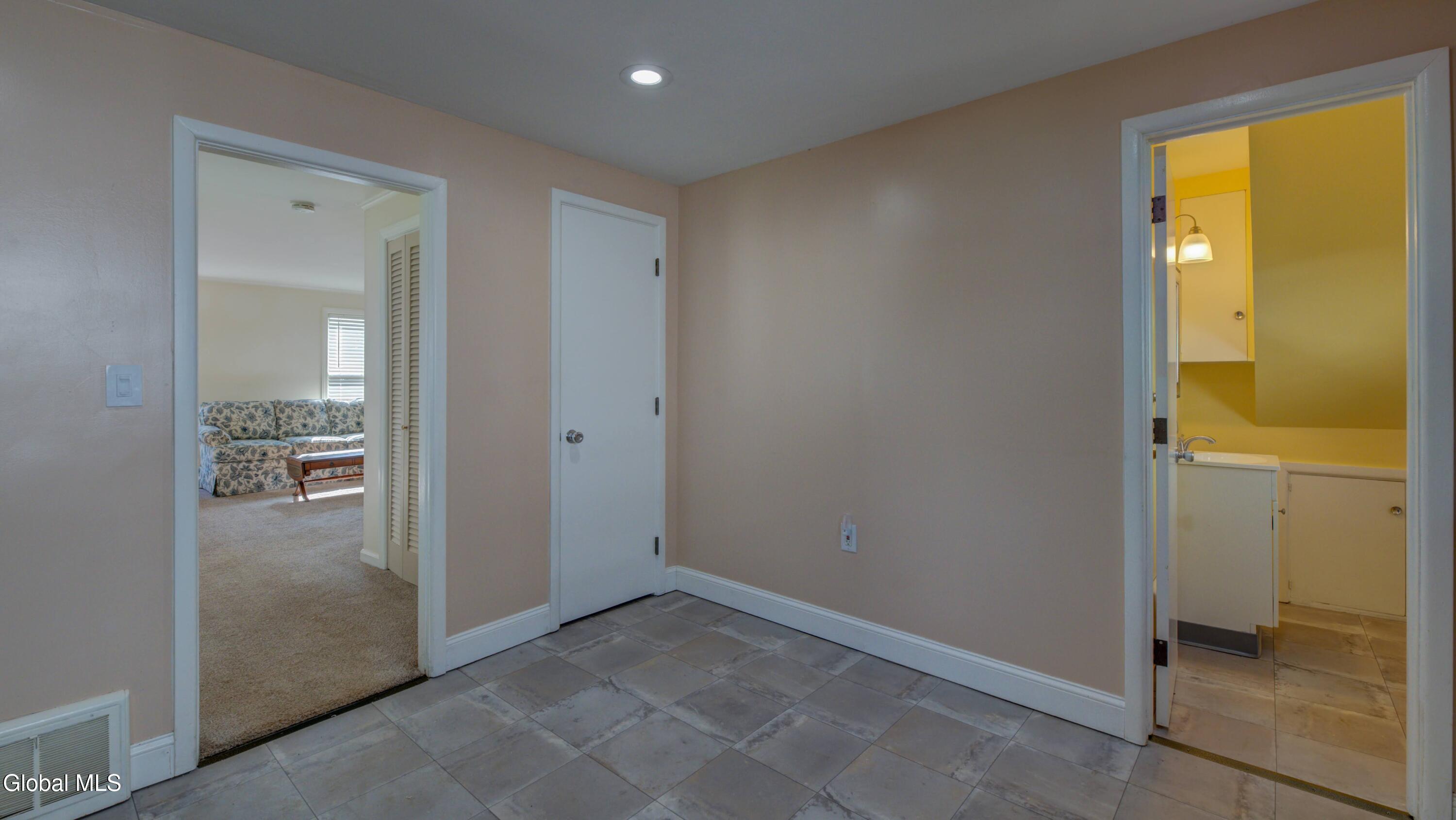 37 E 8th Avenue Gloversville NY 12078