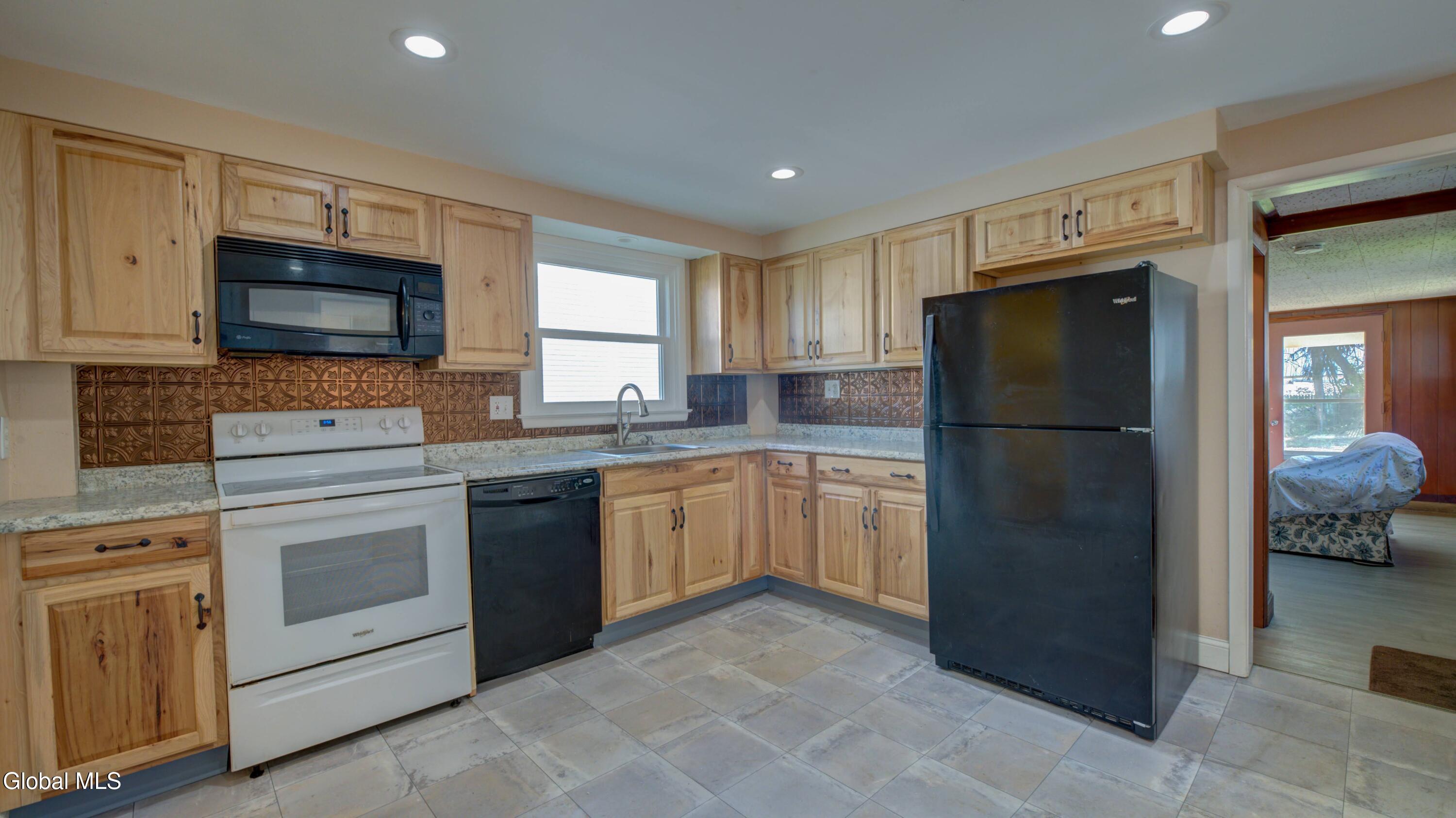 37 E 8th Avenue Gloversville NY 12078