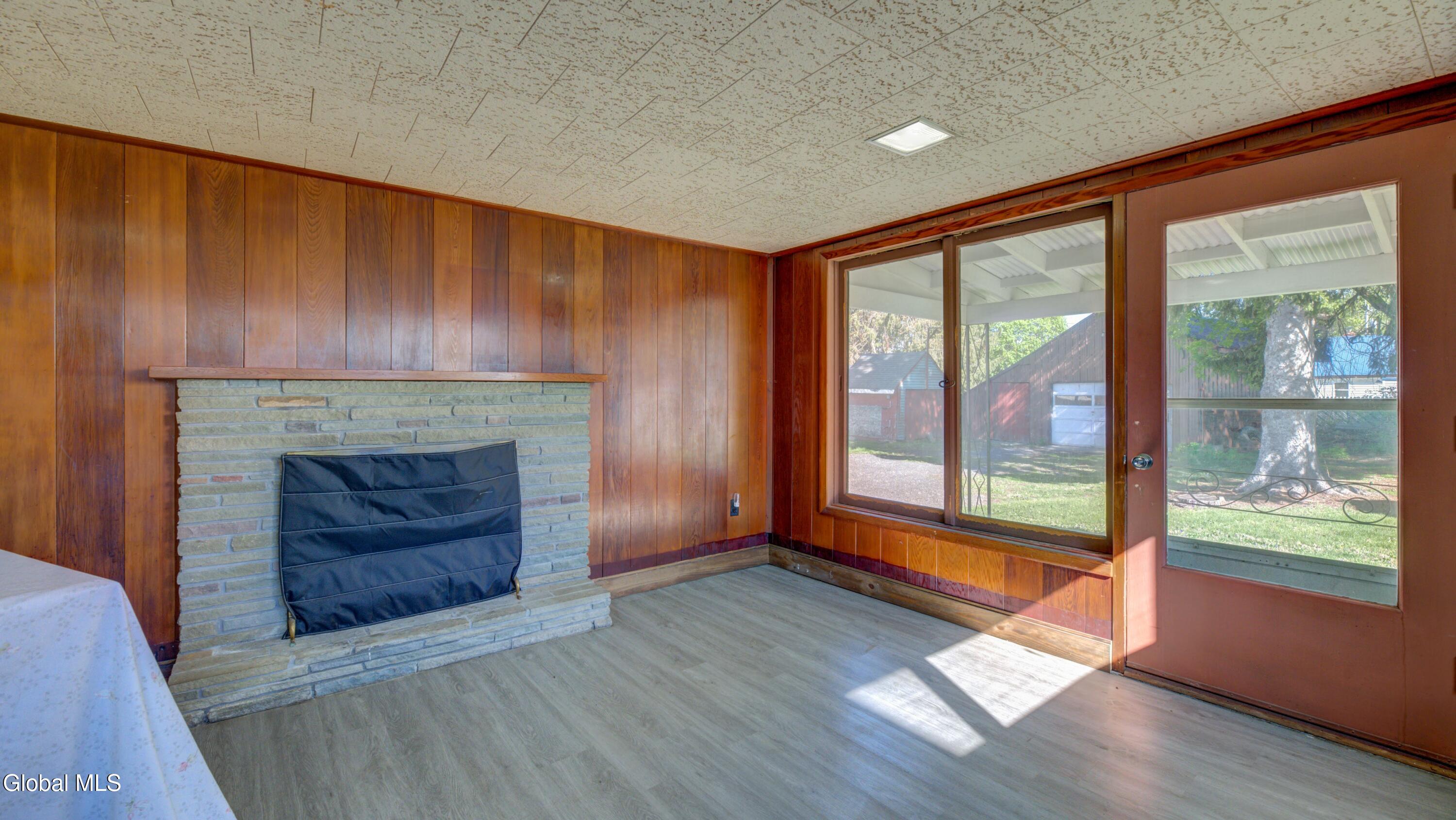 37 E 8th Avenue Gloversville NY 12078