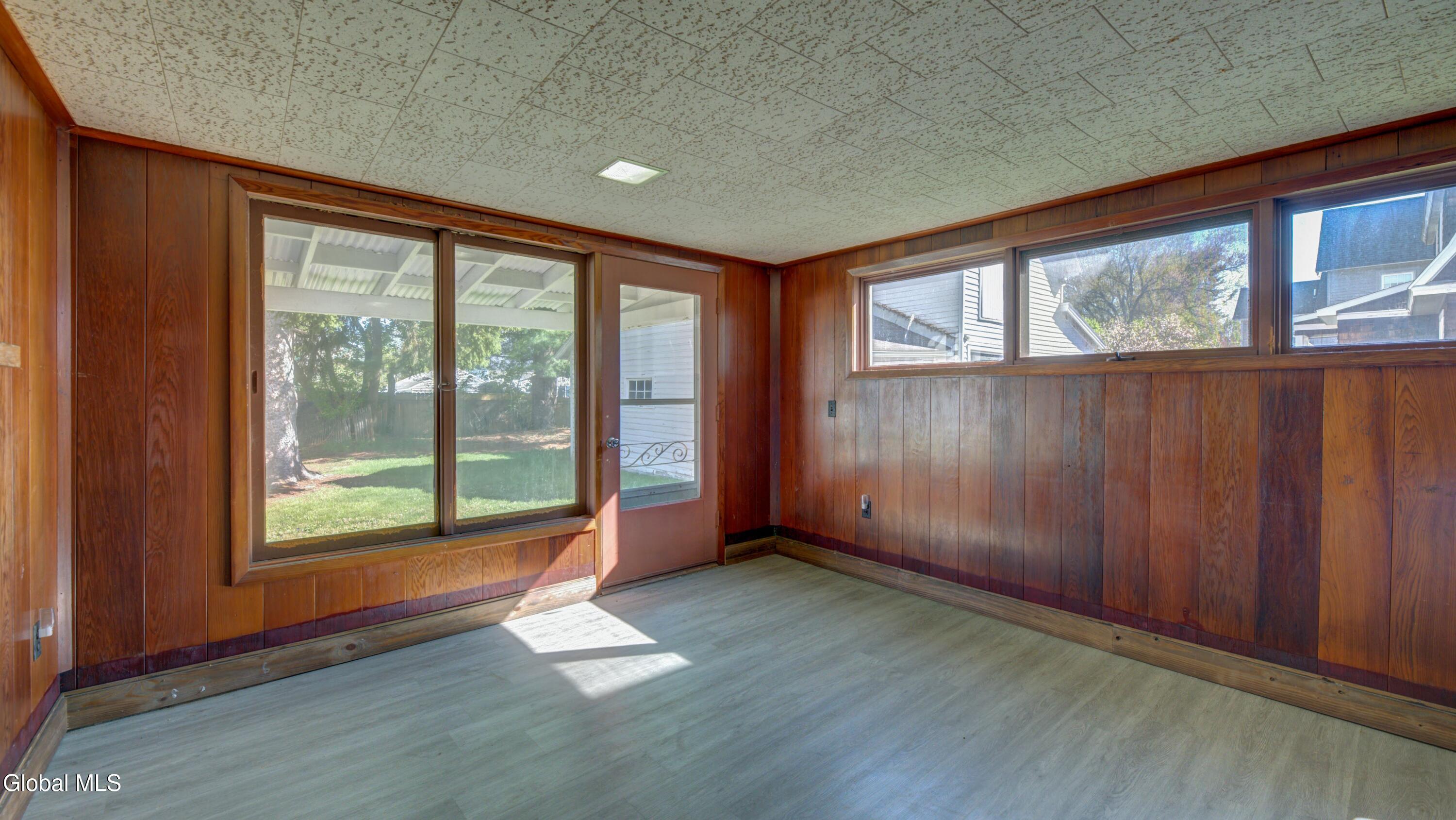 37 E 8th Avenue Gloversville NY 12078