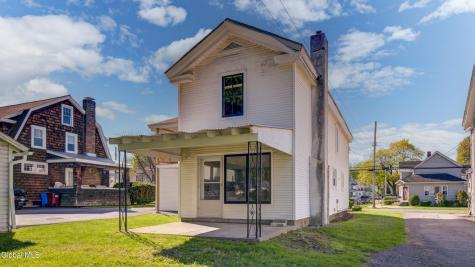 37 E 8th Avenue Gloversville NY 12078
