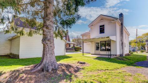 37 E 8th Avenue Gloversville NY 12078