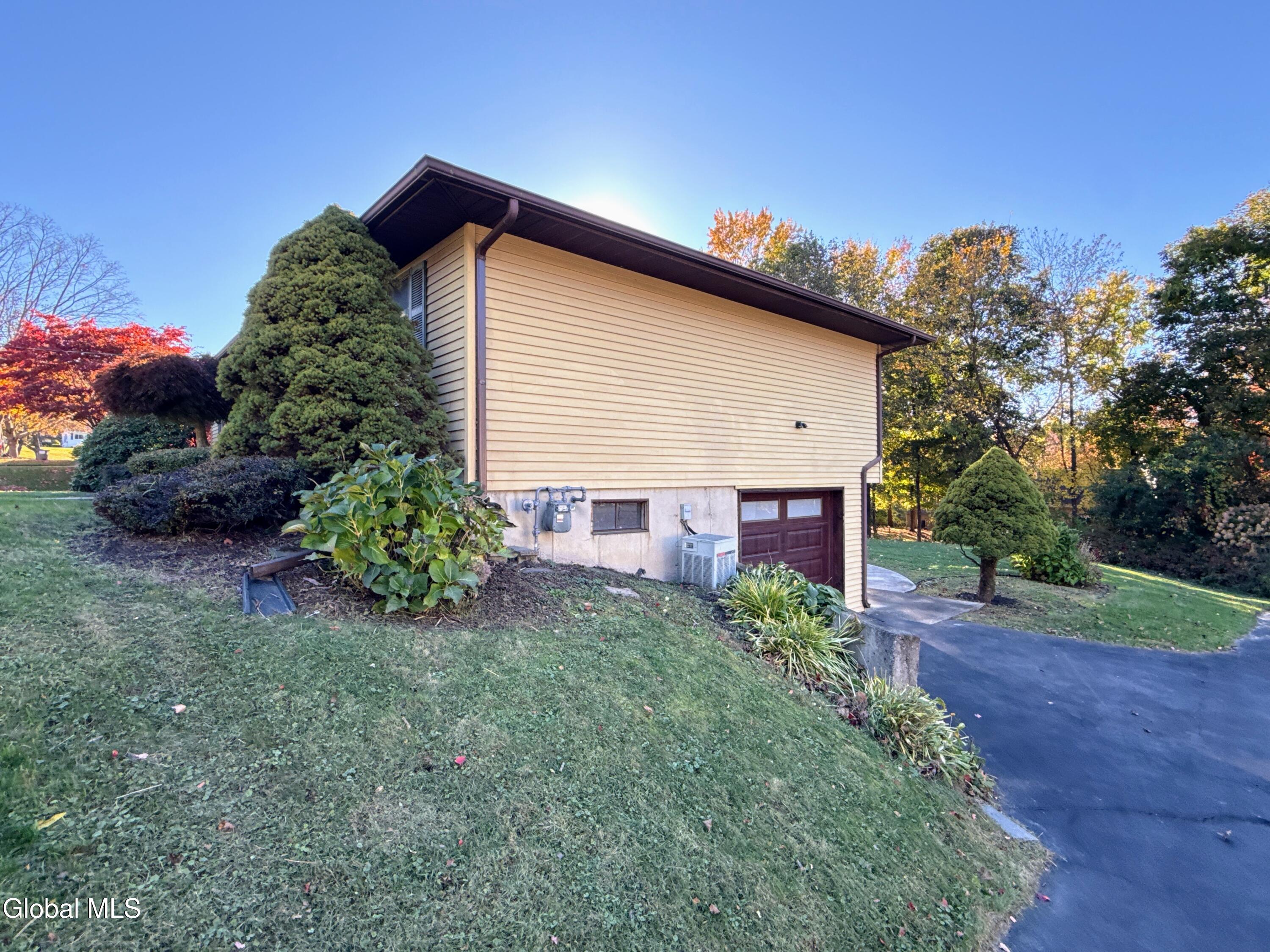 9 Big Bear Road Troy NY 12182