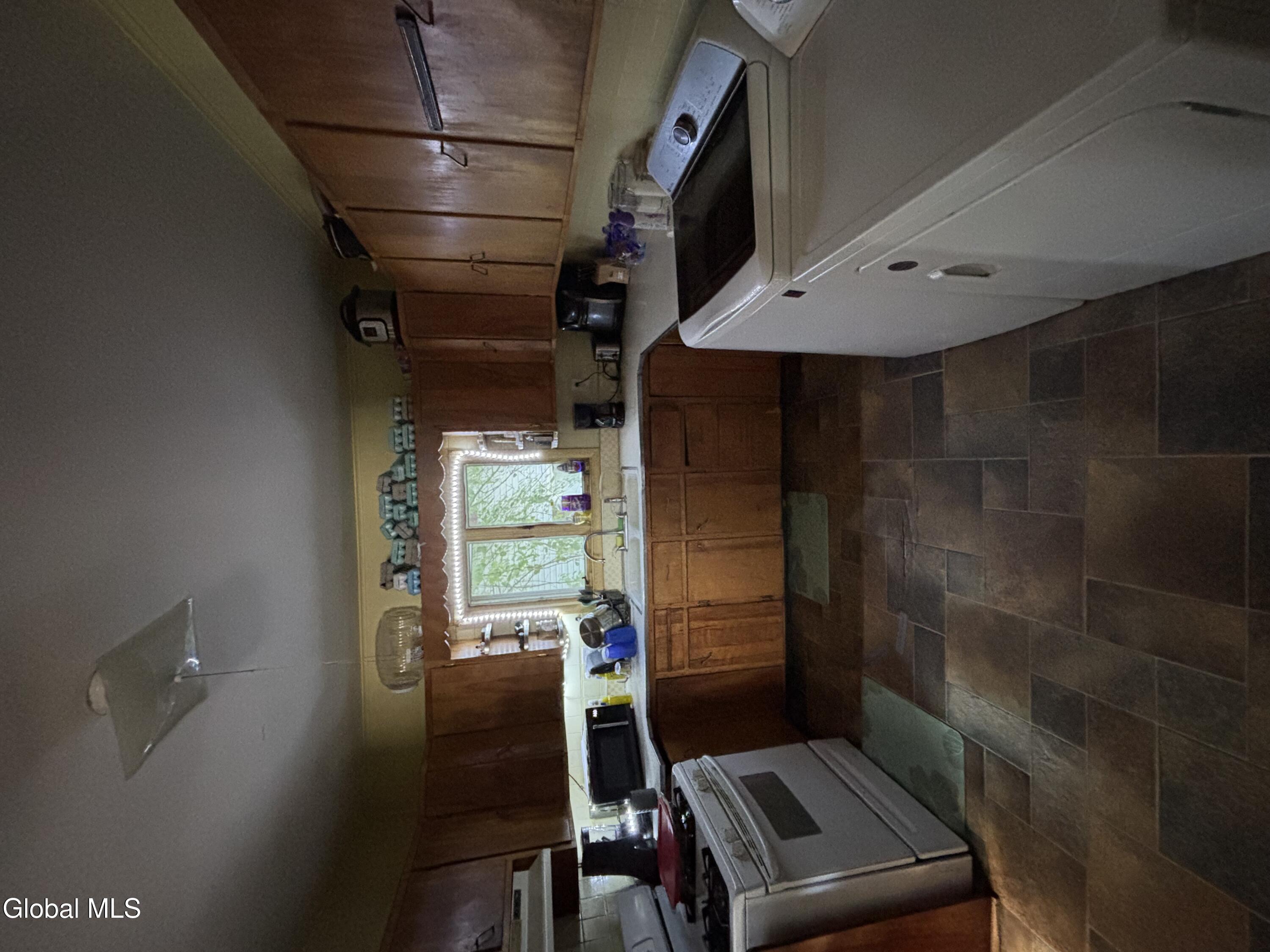 10 Dean Street Gloversville NY 12078