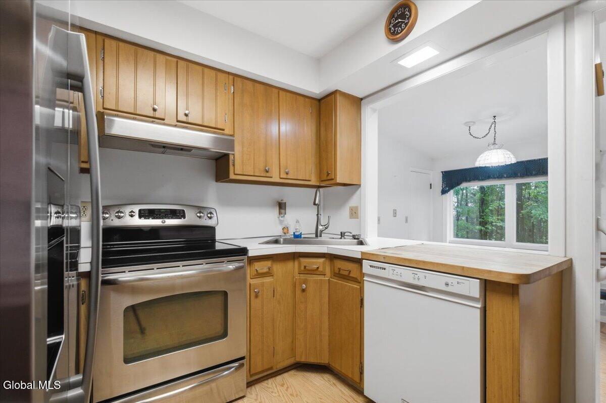 166 Normanskill Road Slingerlands NY 12159