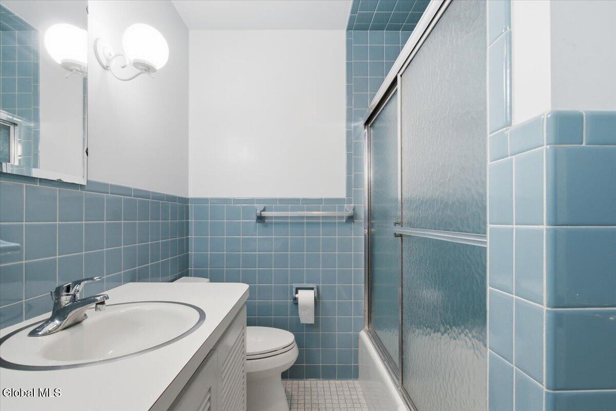 166 Normanskill Road Slingerlands NY 12159