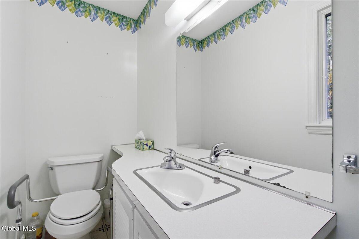 166 Normanskill Road Slingerlands NY 12159