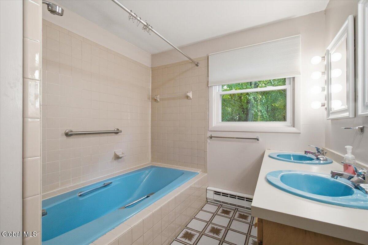 166 Normanskill Road Slingerlands NY 12159