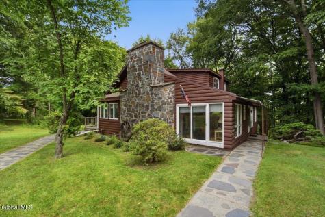 166 Normanskill Road Slingerlands NY 12159