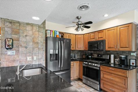 4 Carlyle Court Ballston Lake NY 12019