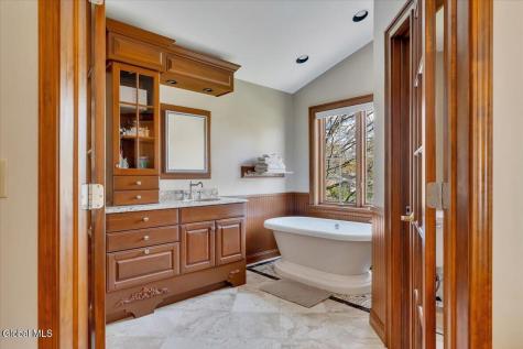 11 Fox Run Latham NY 12110