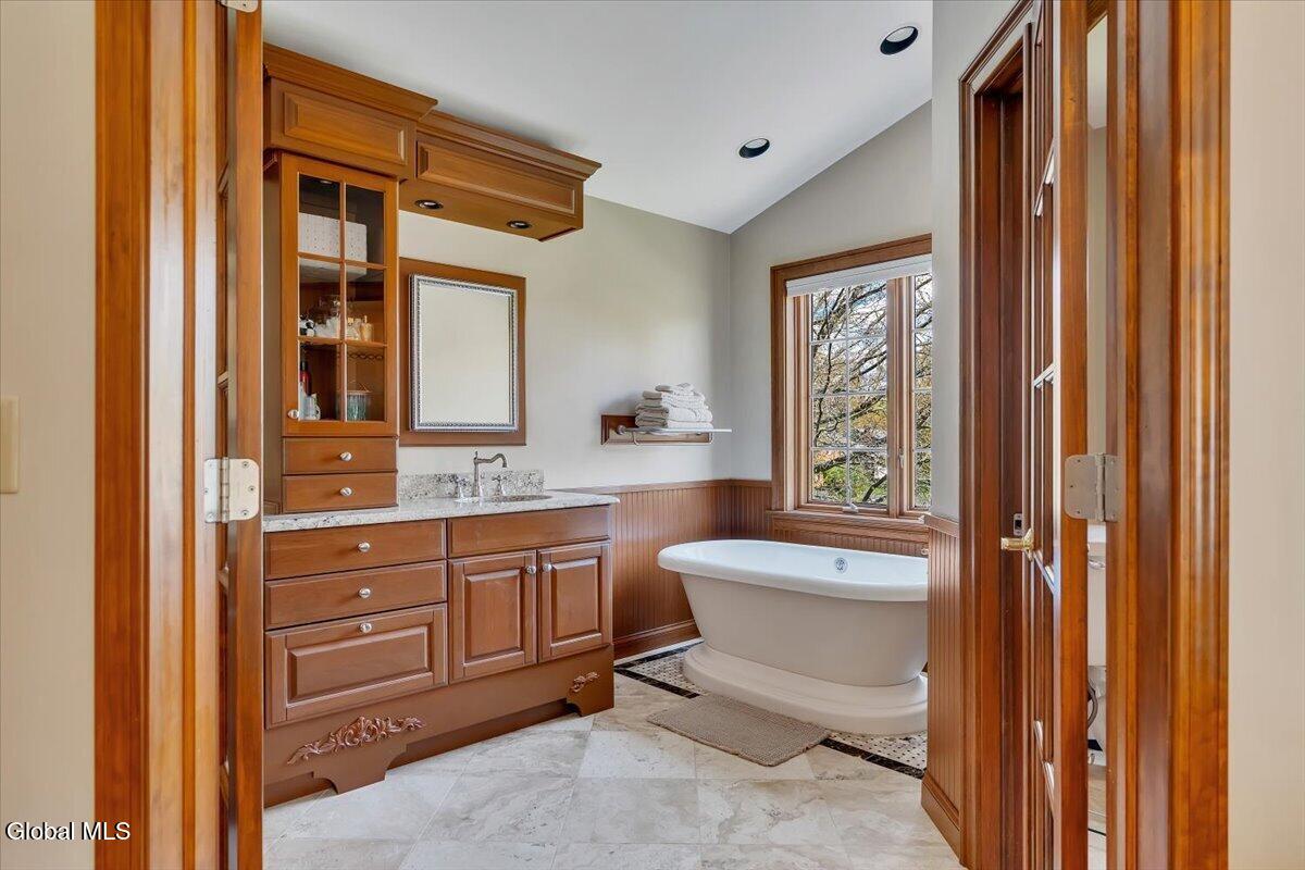 11 Fox Run Latham NY 12110