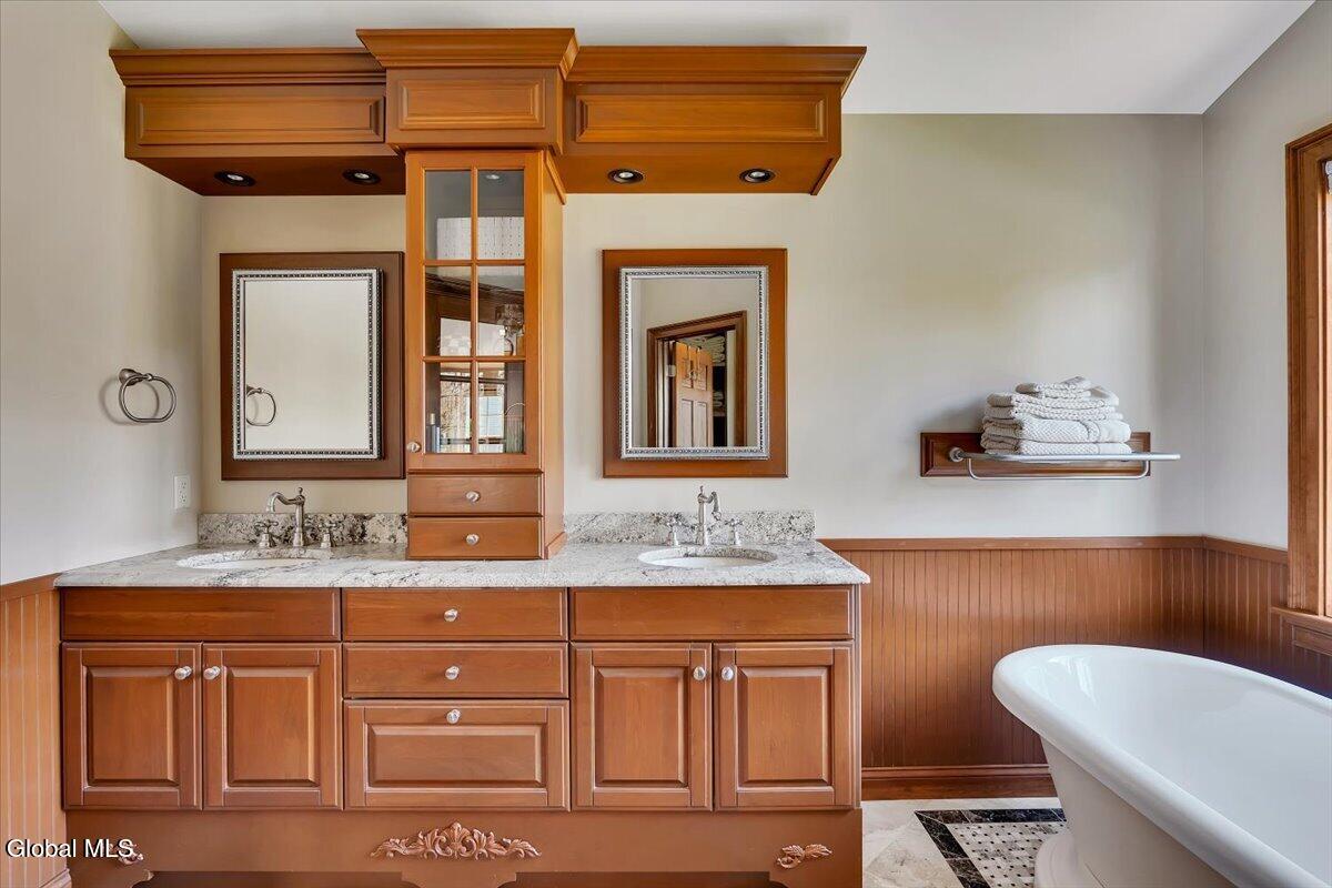 11 Fox Run Latham NY 12110